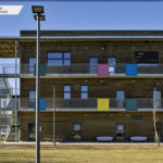 Bardage Largo - Institut Supérieur Technologique Montplaisir Bâtiment d'Enseignement Valence | Architecte : Atelier Thomas JOULIE | Crédit photo : Photographe Gérald Aujoulat